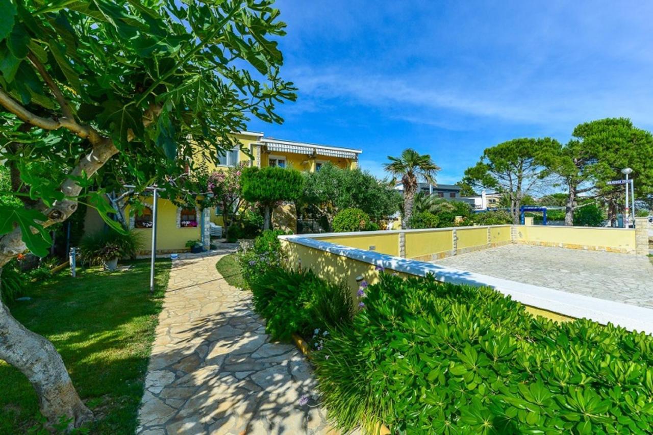 Apartment House Inga Вир Екстериор снимка