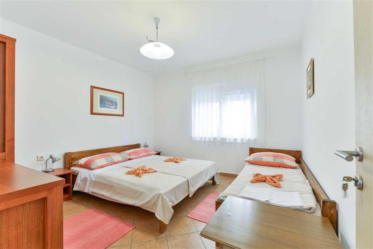 Apartment House Inga Вир Екстериор снимка