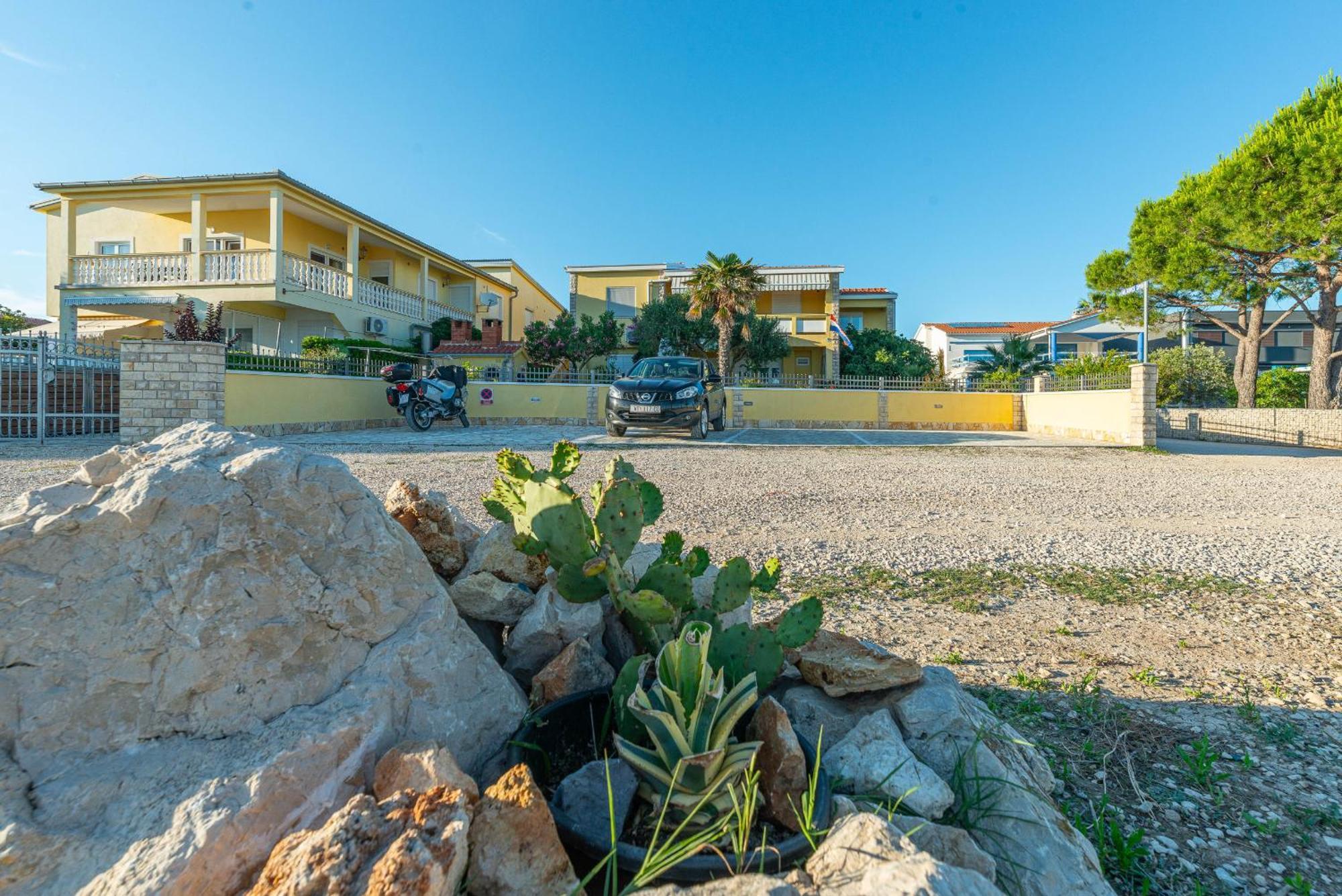 Apartment House Inga Вир Екстериор снимка
