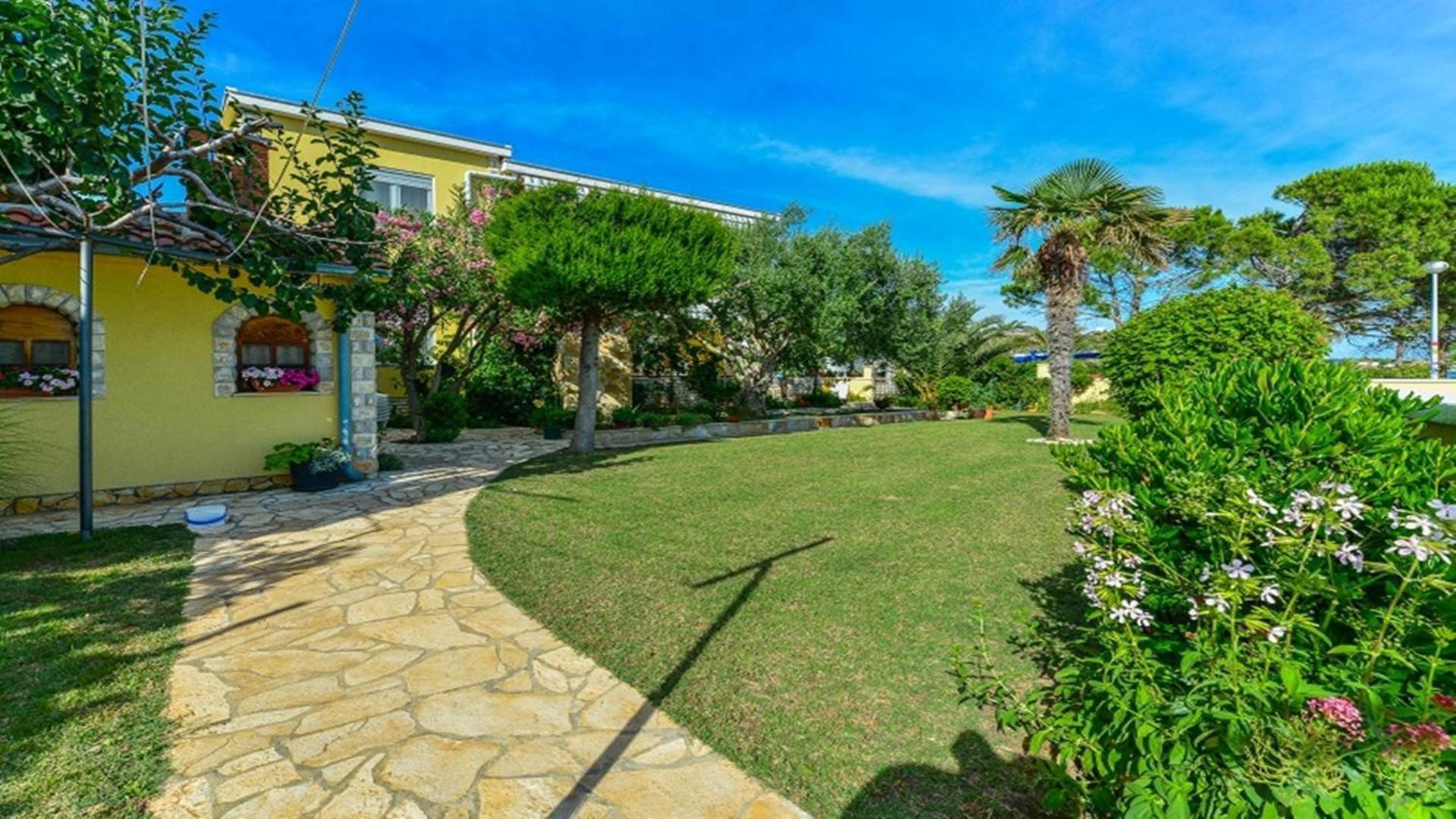Apartment House Inga Вир Екстериор снимка