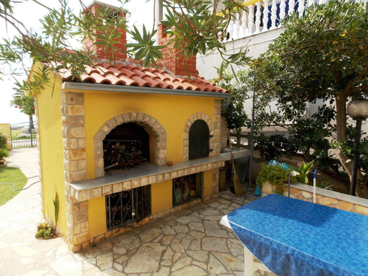 Apartment House Inga Вир Екстериор снимка